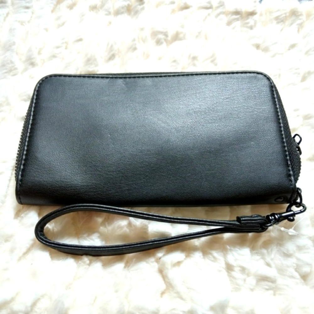 🍃 Black ruffle wristlet - Picture 2 of 4
